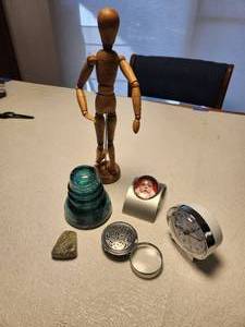 lot 310 image: Desk Accessories