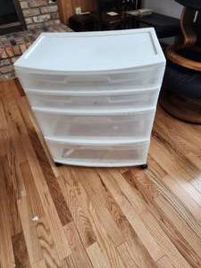 lot 311 image: Large Four Drawer Rubbermaid Storage Rolling Unit