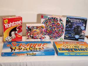 lot 332 image: Variety of Classic Games and Puzzles