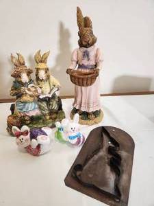 lot 335 image: Lot of Easter Bunny Decorations