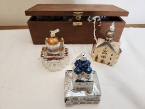 lot 390 image: Lot of Three Vintage Mercury Glass Churches in Wooden Box