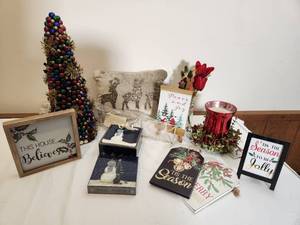 lot 394 image: Variety of Christmas Ornaments