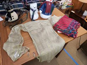 lot 374 image: Lot of Table Clothes and Deocrations