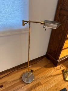 lot 174 image: Vintage Mid-Century Modern Brass Swivel Floor Lamp
