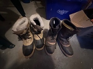 lot 449 image: Two Pairs of Winter Boots Size 11