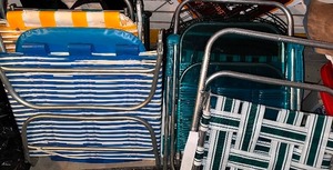 lot 476 image: Variety of Vintage Lawn Chairs
