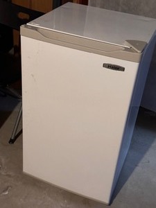 lot 431 image: Tall Haier Mini Fridge