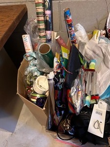 lot 402 image: Lot of Miscellaneous Gift Wrap, Bows, Bags, and Paper