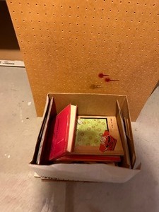 lot 411 image: Large Lot of Art Supplies