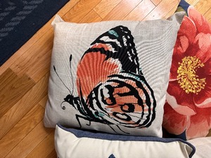 lot 185 image: Set of Four Patio Pillows