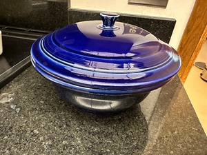 lot 188 image: Vintage Cobalt Blue Fiestaware Covered Casserole Dish