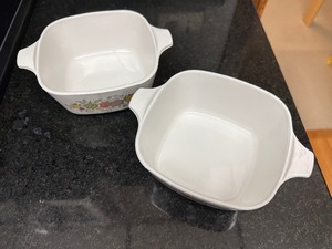 lot 189 image: Two Corning Ware Spice of Life  2-34 Cup Dishes