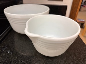 lot 190 image: Vintage Pyrex Hamilton Beach White Milk Glass Mixing Bowl and Batter Bowl