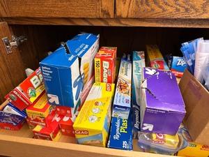 lot 195 image: Lot of Entire Shelf of Ziploc Bags and Plastic Wrap