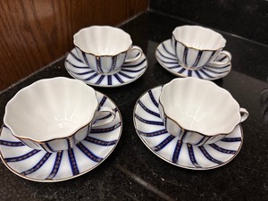 lot 199 image: Royal Danube #1886 Gold and Blue 4 Tea CupsSaucers
