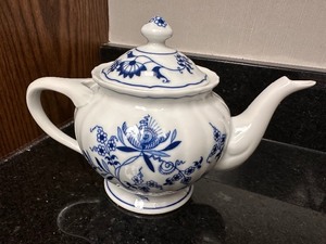 lot 223 image: Vintage Porcelain Blue Danube Onion Teapot