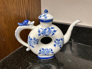lot 224 image: Vintage Chinese Blue and White Donut Shaped Teapot, Asian Floral Design, Dragon Handle 8