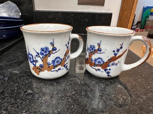 lot 232 image: Vintage Otigiri Style Stoneware Mugs Set of Two