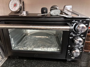 lot 238 image: Oster Countertop Convection4 Slice Toaster Oven Like New Condition