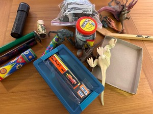 lot 353 image: Lot of Childrens Toys, Kalaidescopes, Plastic Dinosaurs