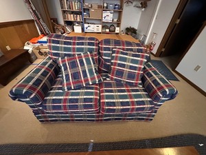 lot 359 image: Plaid Loveseat is Excellent Condition