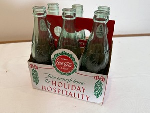 lot 399 image: Vintage Empty 1998 Coca-Cola Holiday Hospitality 6-Pack