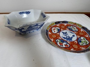 lot 344 image: Vintage Asian Imari Plate and Blue and White 8 Sided Bowl with Mountan Scene