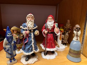lot 386 image: Variety of Christmas Santa Claus Figures and Candlestick Holders