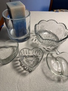 lot 269 image: Lot of Apple and Heart Themed Glass Bowls