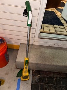 lot 467 image: Electric 8 Weed Eater Weed Trimmer
