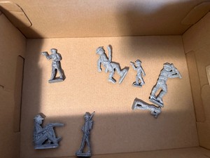 lot 498 image: Box of Metal Army Men Toys