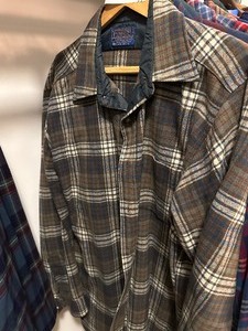 lot 77 image: Vintage Pendleton Wool Button Down Shirt XL