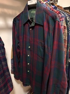 lot 75 image: Vintage Pendleton Wool Button Down Shirt XL