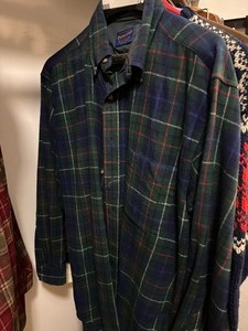 lot 72 image: Vintage Pendleton Wool Button Down Shirt XL