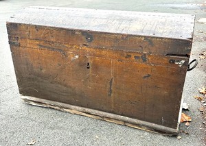 lot 1 image: LARGE Antique Dome Top Immigrant Trunk