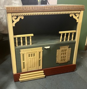 lot 25 image: Singer Dollhouse Furniture Nightstand