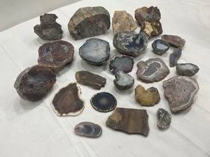 lot 31 image: GREAT LARGE Rock Mineral Sliced Specimen Lot