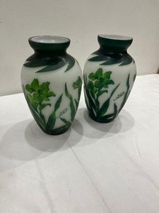 lot 35 image: Pair of Green & White Contemporary Cameo Art Glass Vases