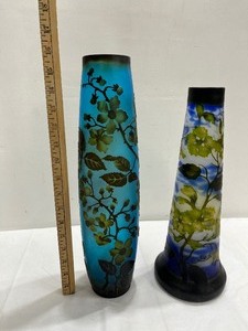 lot 38 image: 2 Contemporary Cameo Art Glass Vases
