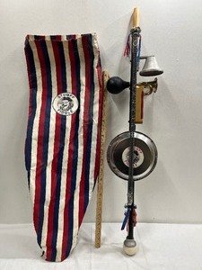 lot 39 image: OFFICIAL STUMPF FIDDLE  Vintage One Man Band