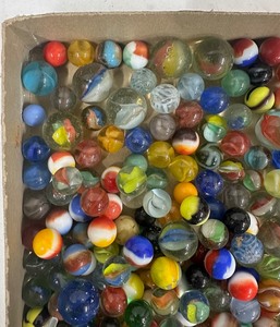 lot 24 image: AMAZING Large Lot of Vintage Marbles