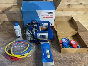 lot 9 image: VIVOHOME 110V 13 HP 4CFM Single Stage Rotary Vane Air Vacuum Pump and R134a AC Manifold Gauge Set Kit - OPENED - RETAIL PRICE $149.99