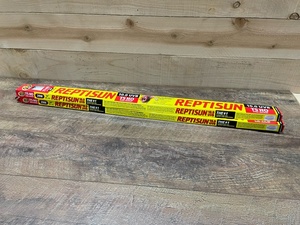 lot 14 image: Zoo Med ReptiSun 10.0 HO T5 UVB Lamp, 34 L, 39 Watts - OPENED - RETAIL PRICE $27.99