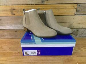 lot 12 image: White Mountain Ladies Ankle Boots Taupe Suede-Size 11