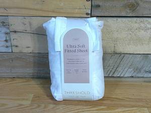 lot 150 image: 300 Thread Count Ultra Soft Fitted Sheet - Threshold - Twin - White