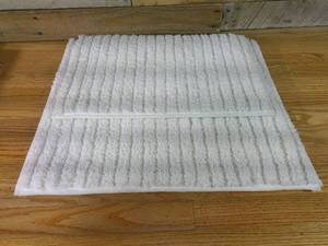 lot 126 image: Set of Thresholds Bath Mats-White