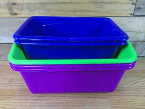 lot 144 image: Lot of 5 School Storage Bins-2 Sizes-3 Colors