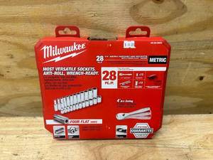lot 47 image: MILWAUKEE 14 in. Drive Metric Ratchet and Socket Mechanics Tool Set (28-Piece)