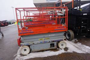 lot 18 image: 2006 Sky Jack SJ III 3220 Scissors Lift