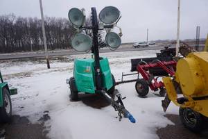 lot 15 image: 2015 Magnum 4 Lamp Tow Behind Light Tower